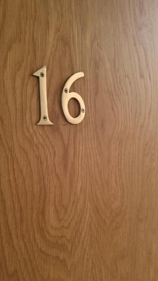 2bedroomed On First Floor With Balcony * Kenmare