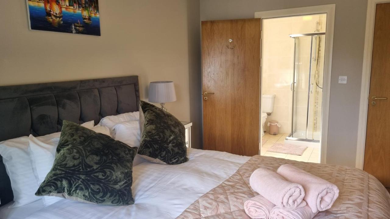 Appartement 2bedroomed On First Floor With Balcony *
