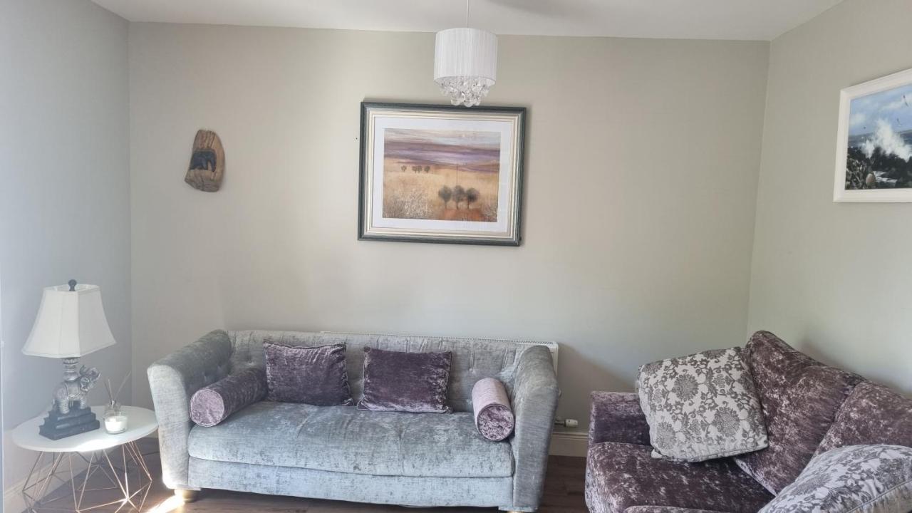 Appartement 2bedroomed On First Floor With Balcony *